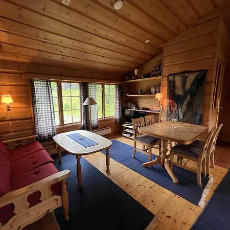 Koselig Sentral Eldre Med Peis Feriehus *